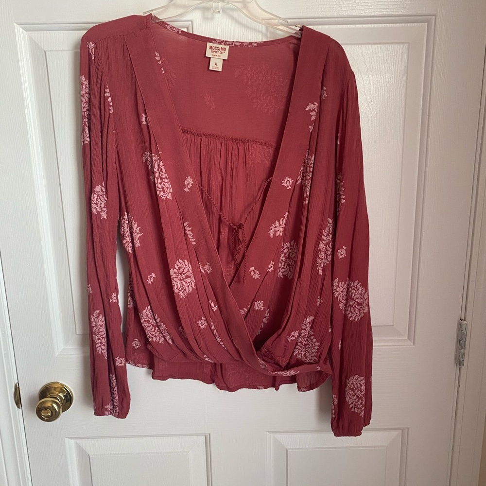 Patterned deep v-neck blouse with tie